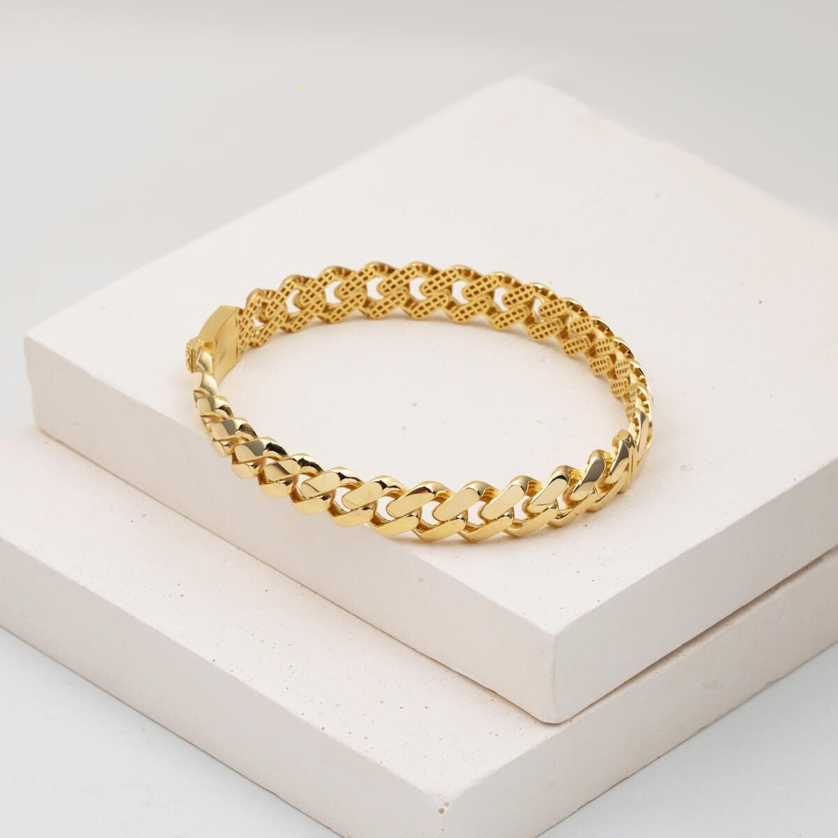 14K Yellow Gold Curb Hinged Cuff Bangle (15.19 g)
