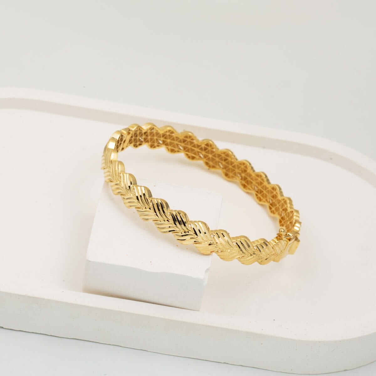 14K Yellow Gold Italian Twisted Hinged Cuff Bangle (11.93 g)
