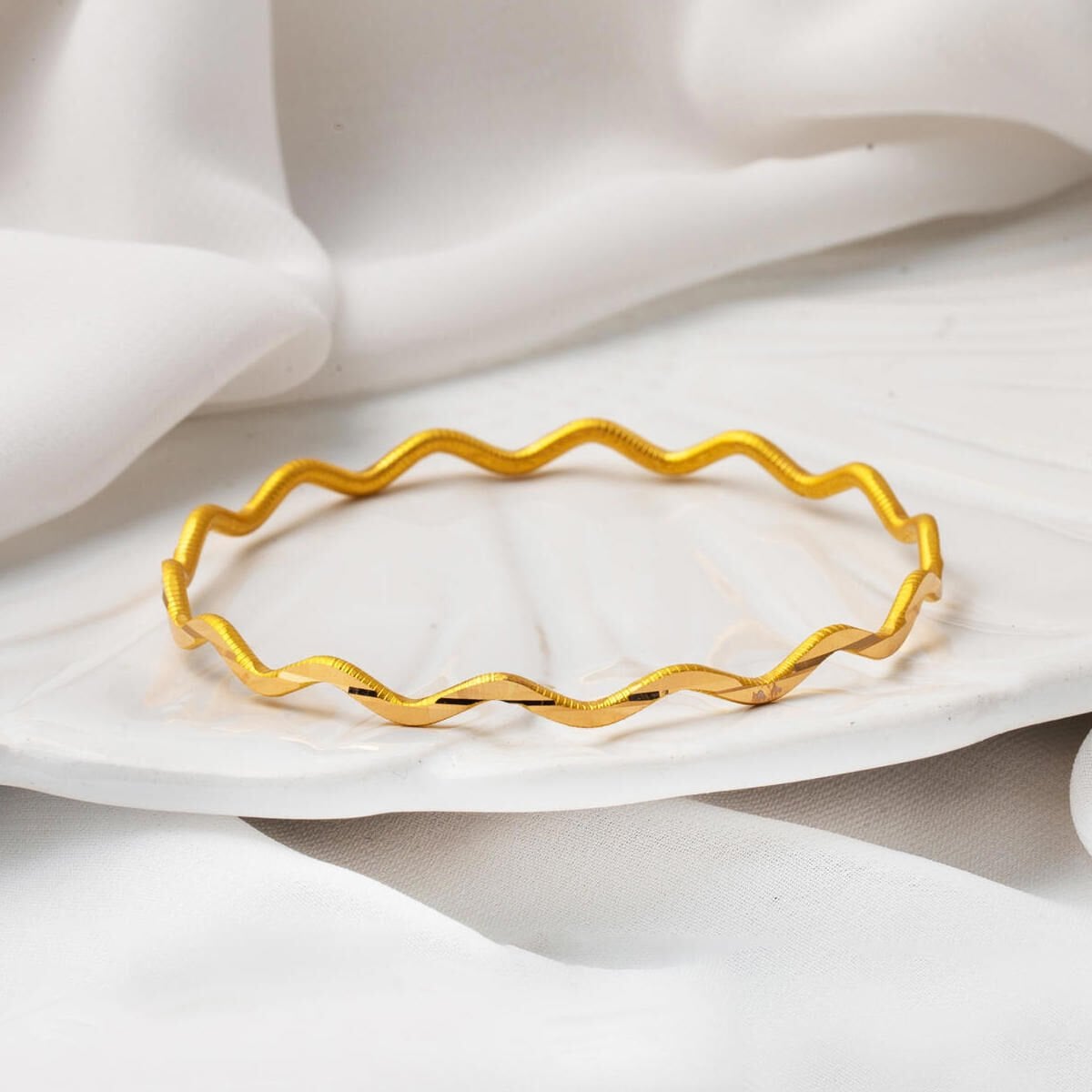 22K Yellow Gold Zigzag Ajda Bangle (6 g)