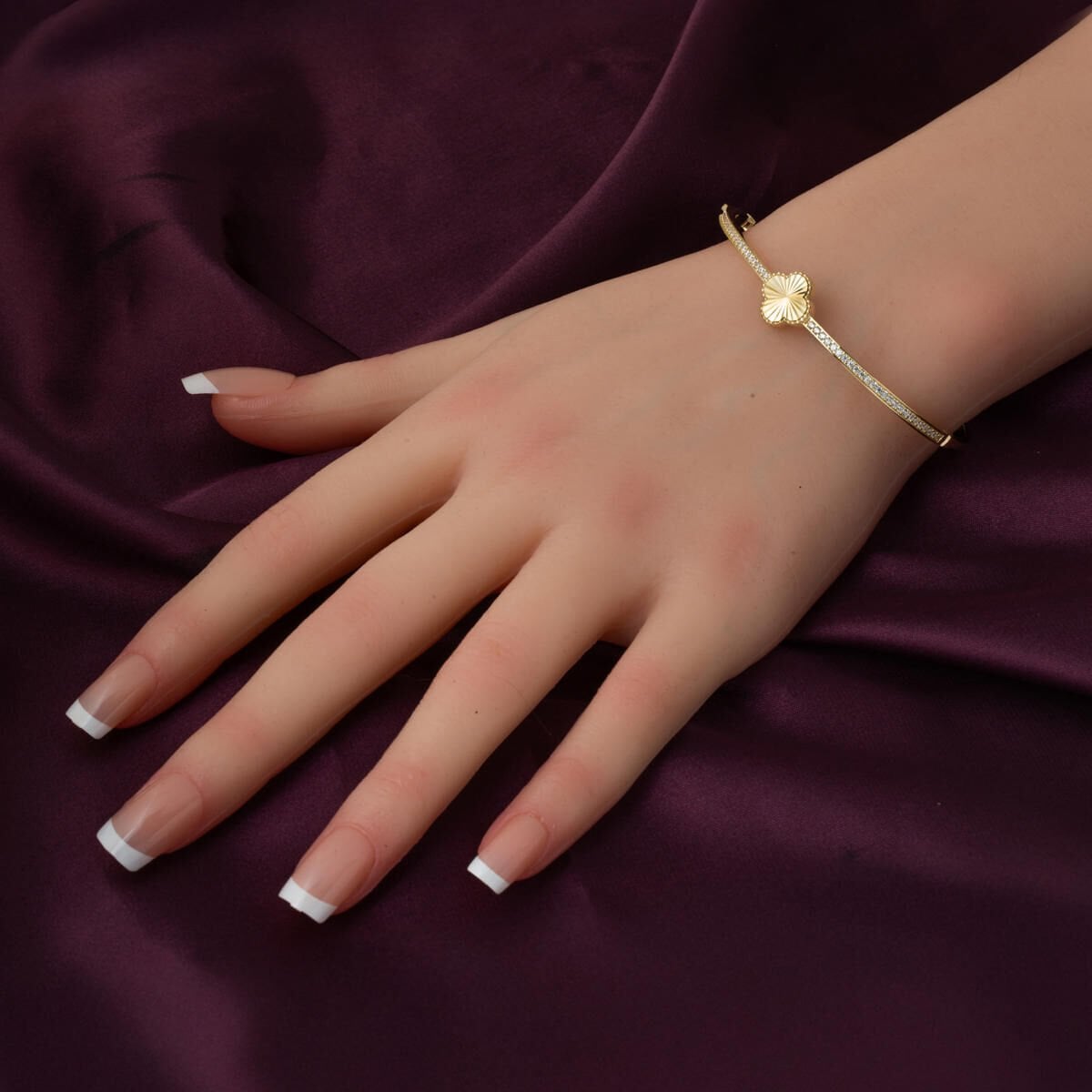 14K Yellow Gold Sparkling Clover Hinged Cuff Cubic Zirconia Bangle