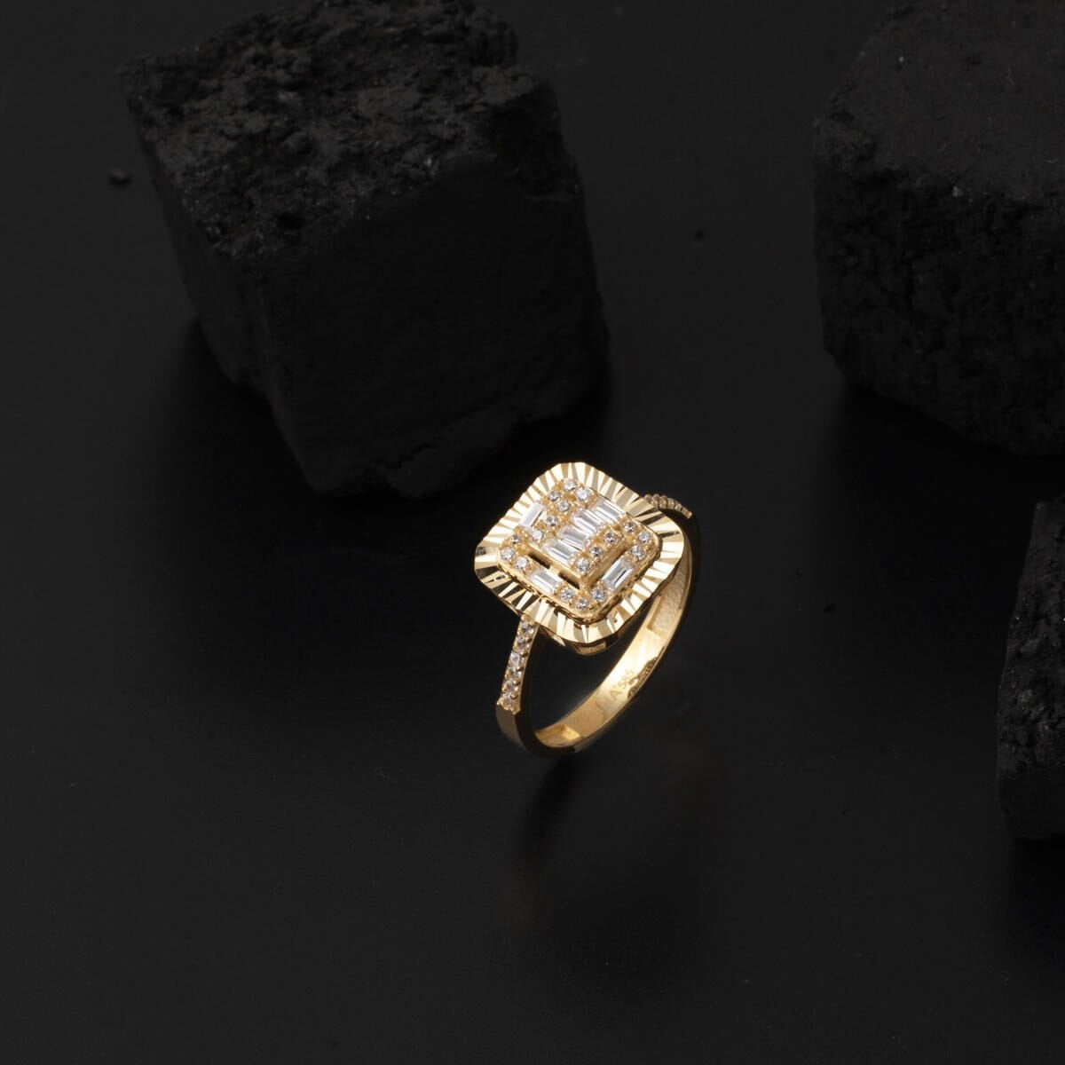 14K Yellow Gold Illusion Baguette Cubic Zirconia Ring (2.54 g)