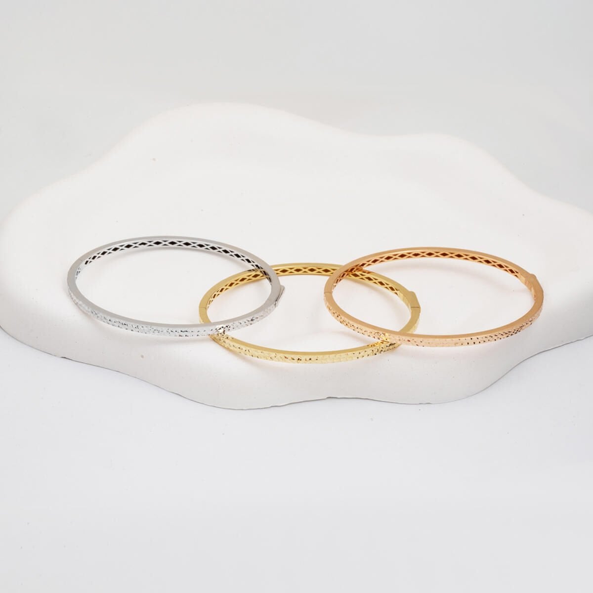 14K White Gold Hinged Cuff Bangle (6.71 g)
