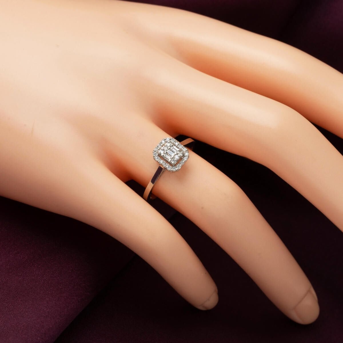 14K White Gold 0.20 Ct Baguette Diamond Ring