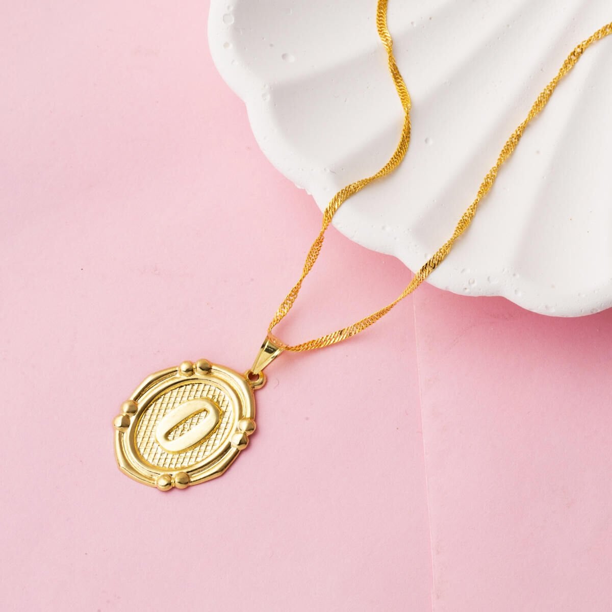 14K Yellow Gold Italian Initial O Necklace