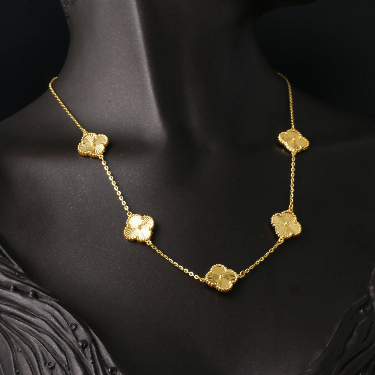 14K Yellow Gold Clover Necklace (5.97 g)