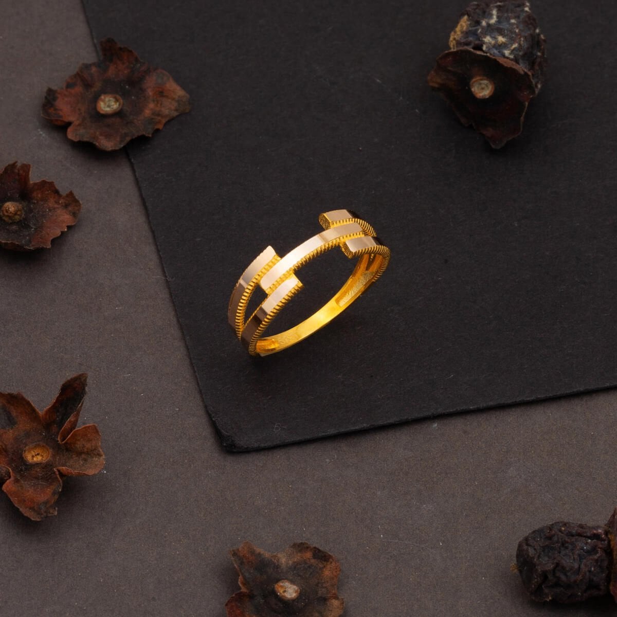 14K Yellow Gold Single Ribbed Ajda Ring
