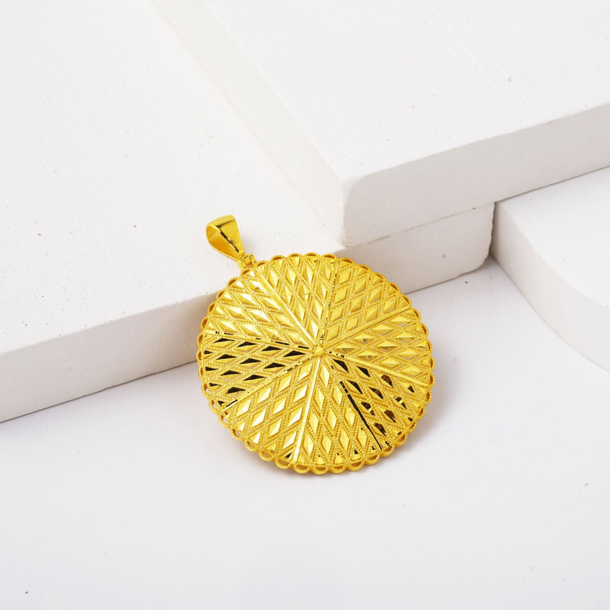 14K Yellow Gold Wheat Medallion Pendant