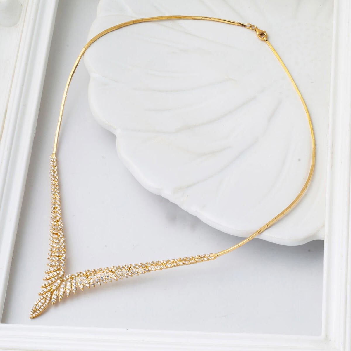 14K Yellow Gold Lily Cubic Zirconia Collar Necklace