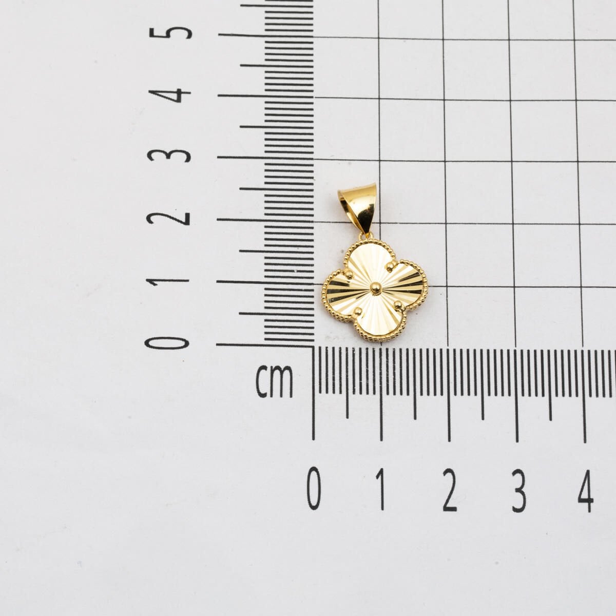 14K Yellow Gold Clover Medium Pendant