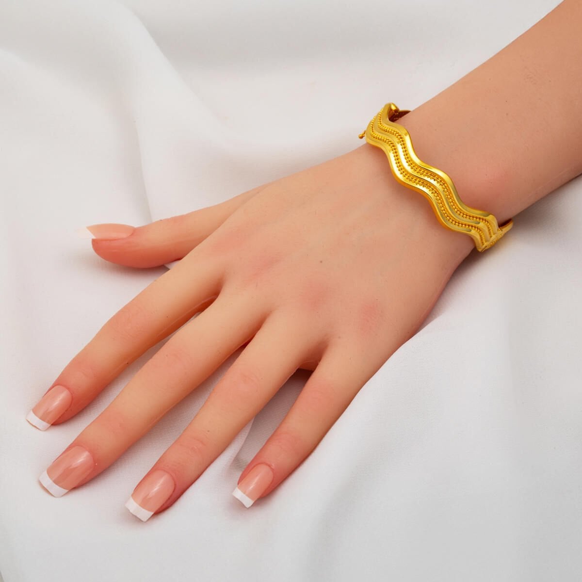 14K Yellow Gold Zigzag Ajda Hinged Cuff Bangle (15.75 g)