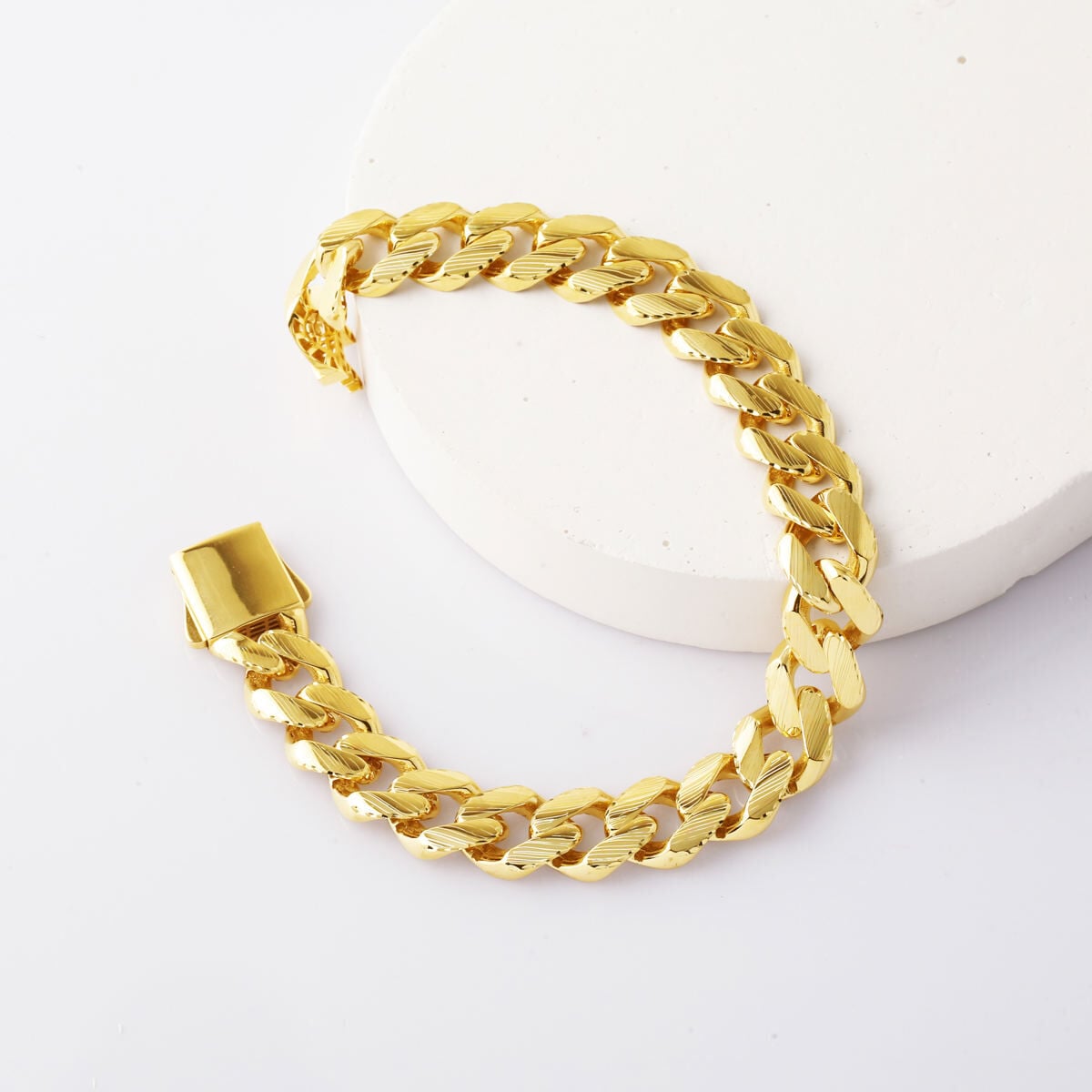 14K Yellow Gold Venus Curb Bracelet