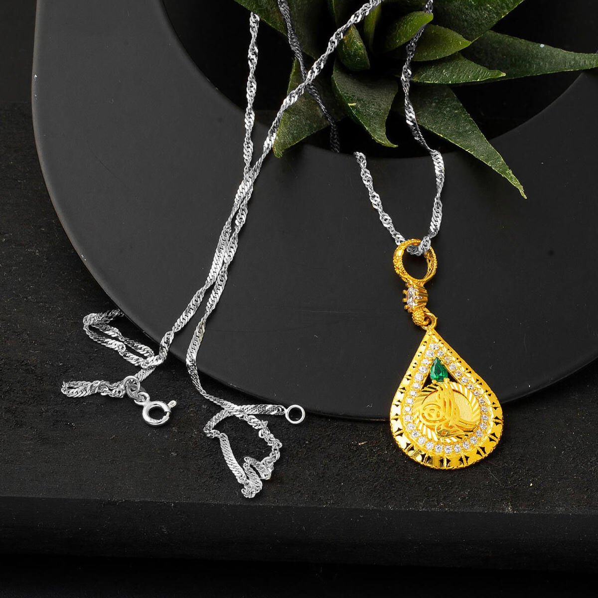 14K Yellow Gold Ottoman Tughra Cubic Zirconia Pendant (3.08 g)