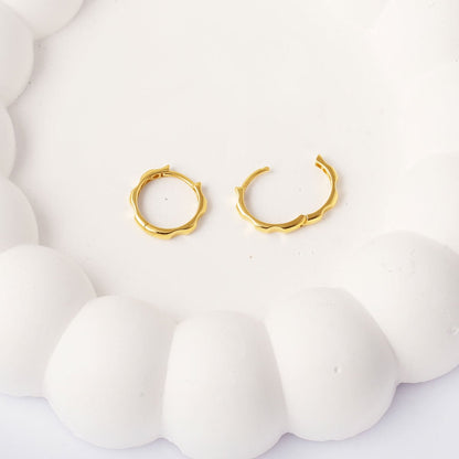 14K Yellow Gold Minimalist Hoop Earrings (1.64 g)
