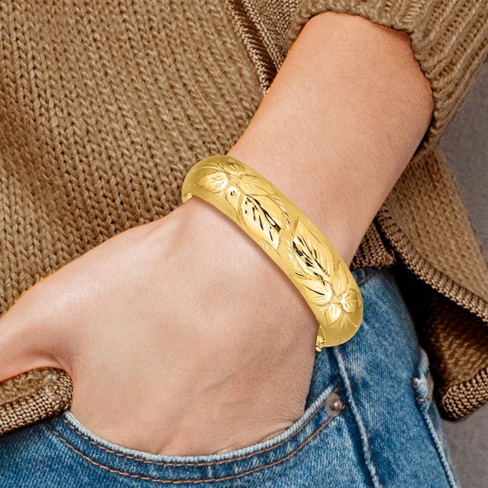 7 Inch 14K 11/16 Florentine Engraved Hinged Bangle Bracelet
