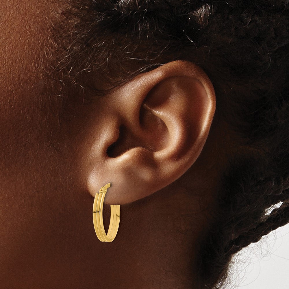 14K Yellow Gold Polished And Grooved Oval Hoop Earrings