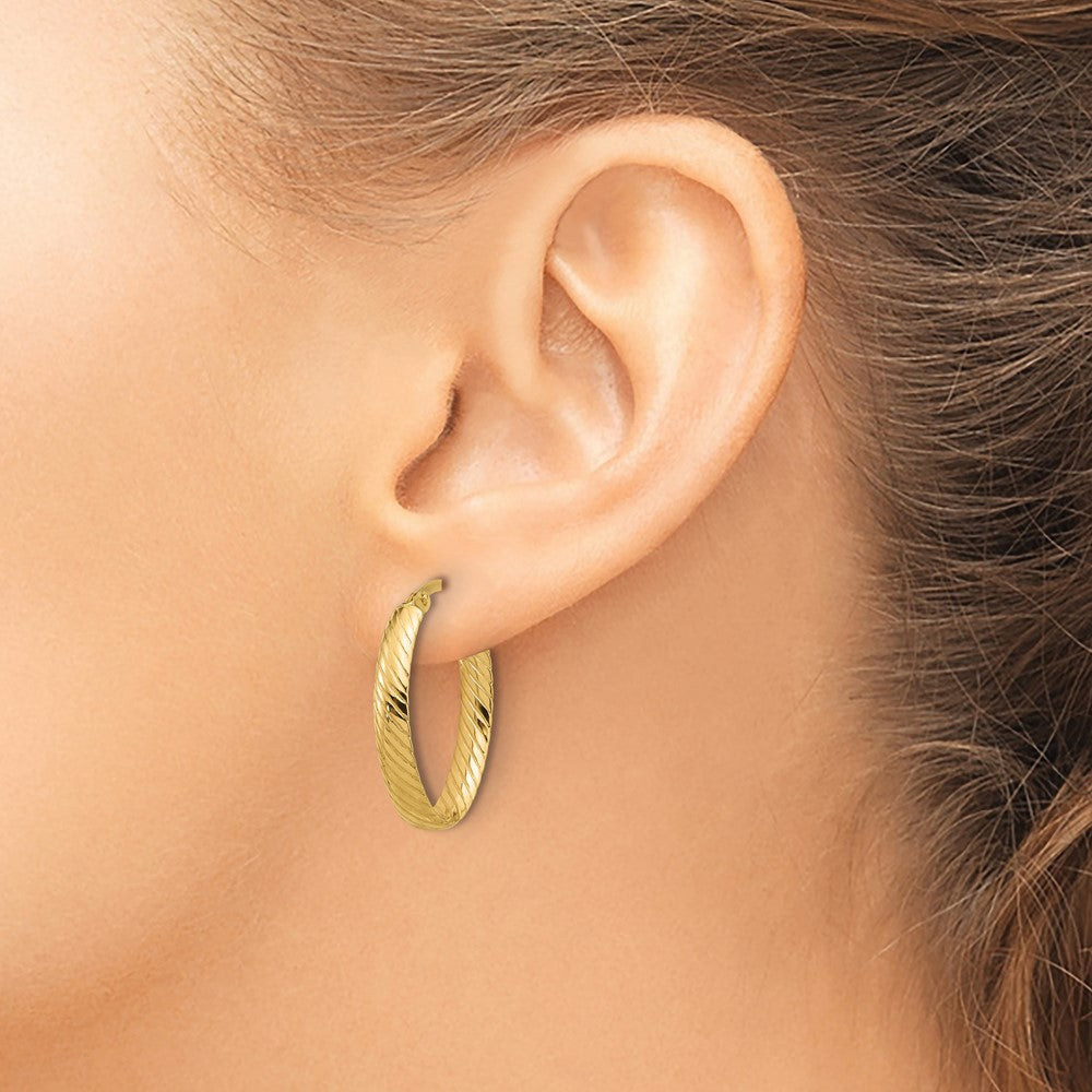 14K Yellow Gold Polished And Grooved Oval Hoop Earrings