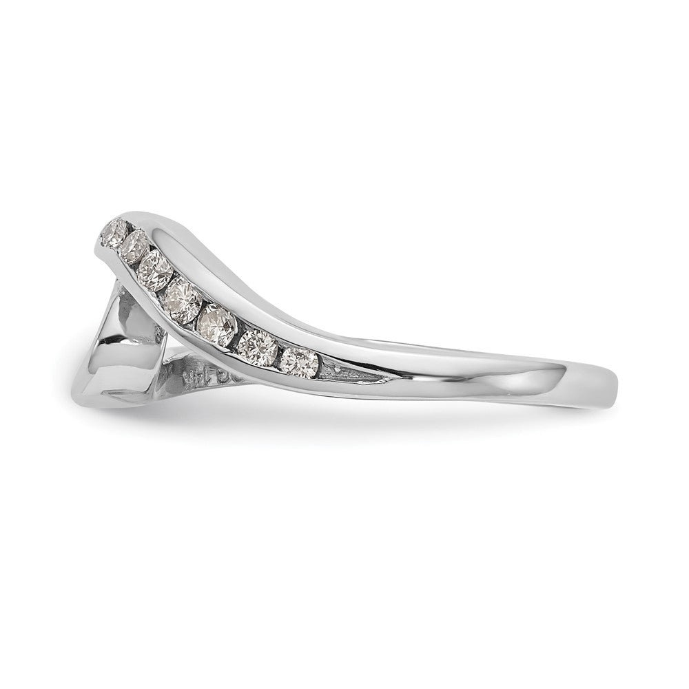 14kw Peg Set Simulated Diamond Engagement Ring