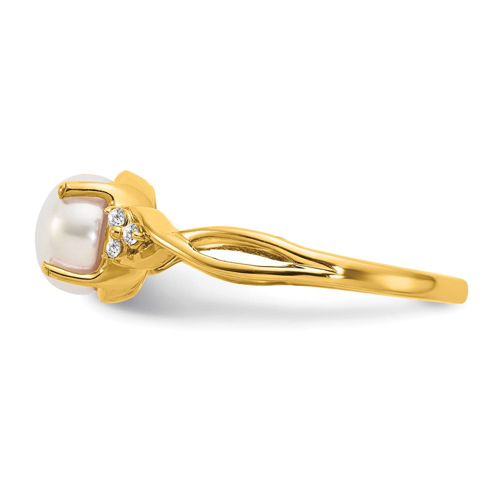 14K Yellow Gold FWC Pearl and Real Diamond Ring