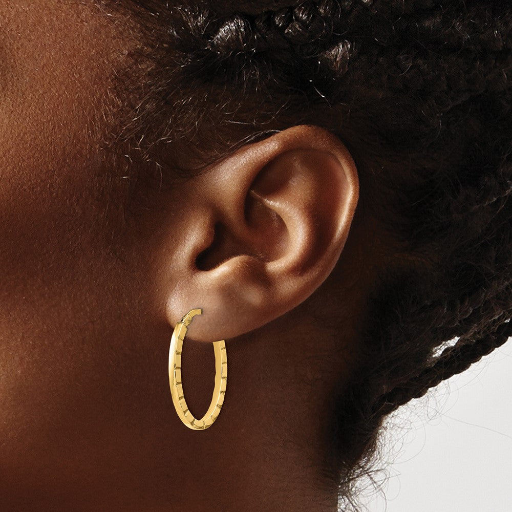 14K Yellow Gold Striped Edge Oval Hoop Earrings