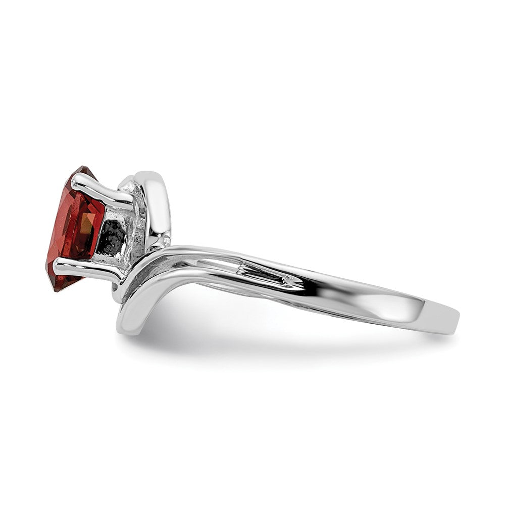 14k White Gold 7x5mm Oval Garnet Checker ring