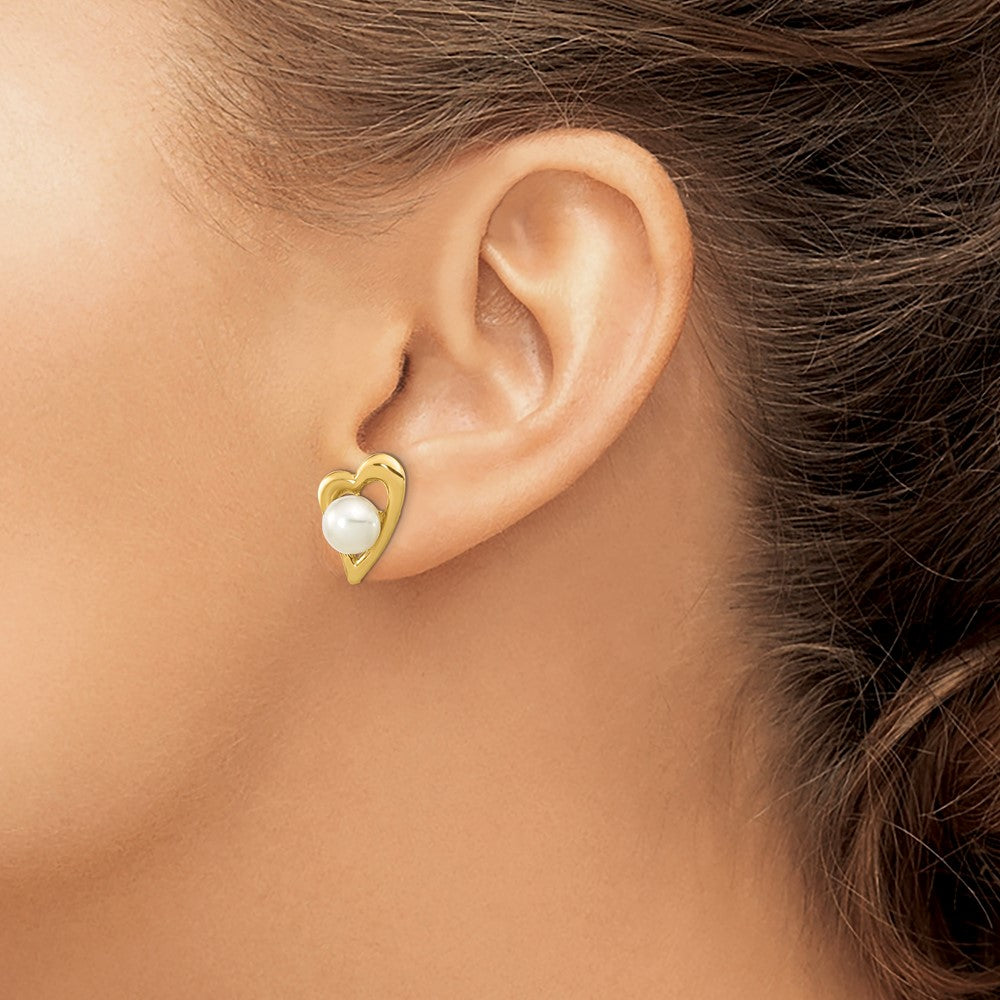 14K Yellow Gold 3 4mm White Button Freshwater Cultured Pearl Heart Post Earrings
