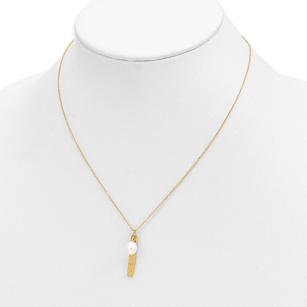 14K Yellow Gold Brushed And Hammered 6 7mm White Rice Freshwater Cultured Pearl 17 Inch Necklace
