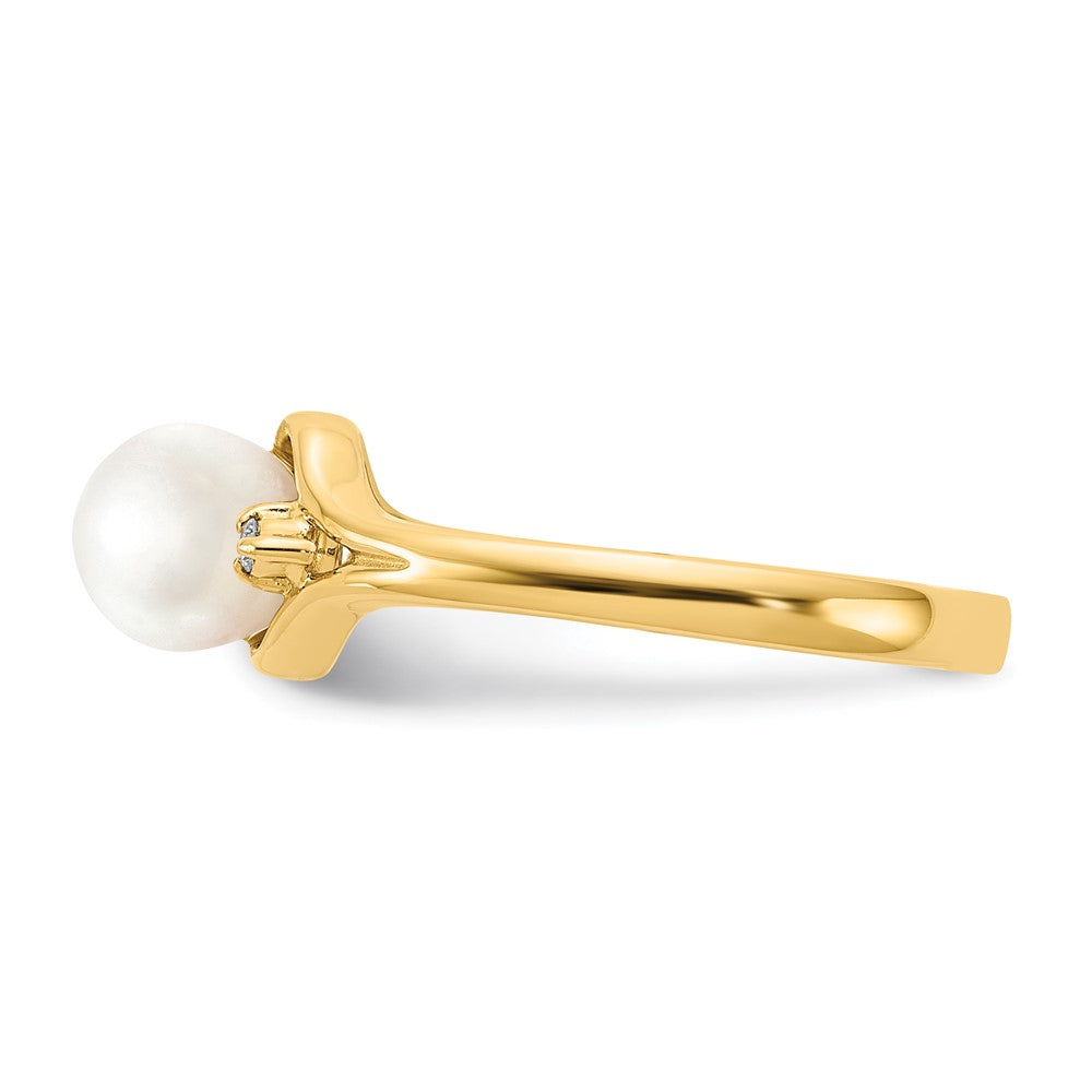 14K Yellow Gold 6mm FW Cultured Pearl A Real Diamond ring