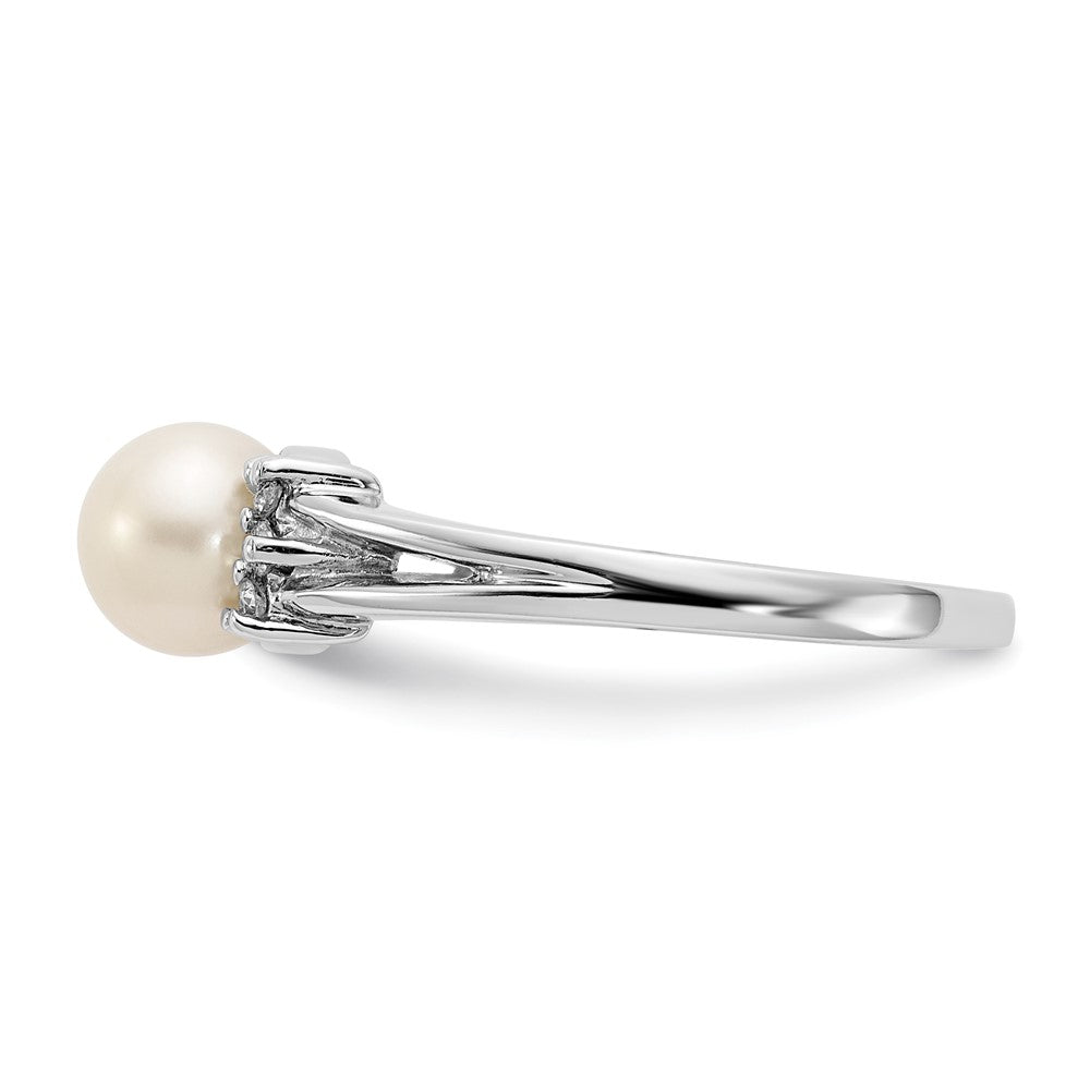 14k White Gold 6mm FW Cultured Pearl A Real Diamond ring