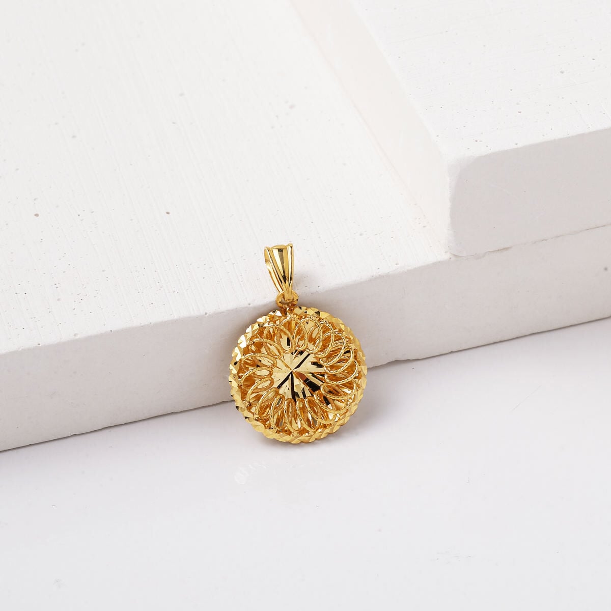 14K Yellow Gold Filigree Engraved Pendant