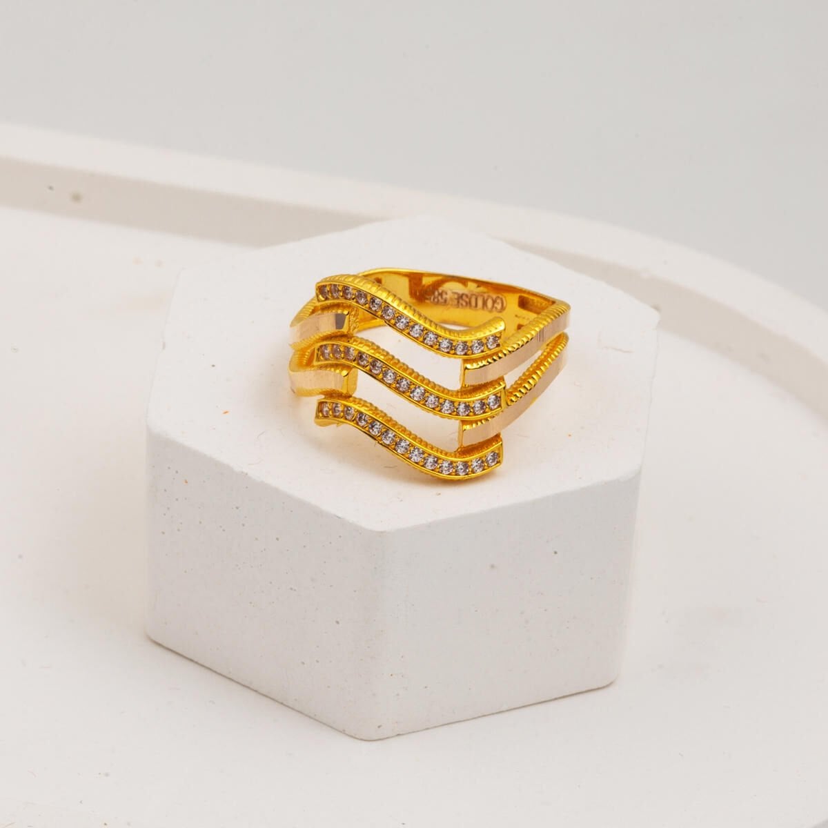 14K Yellow Gold Zigzag 3 Row Ribbed Cubic Zirconia Ring
