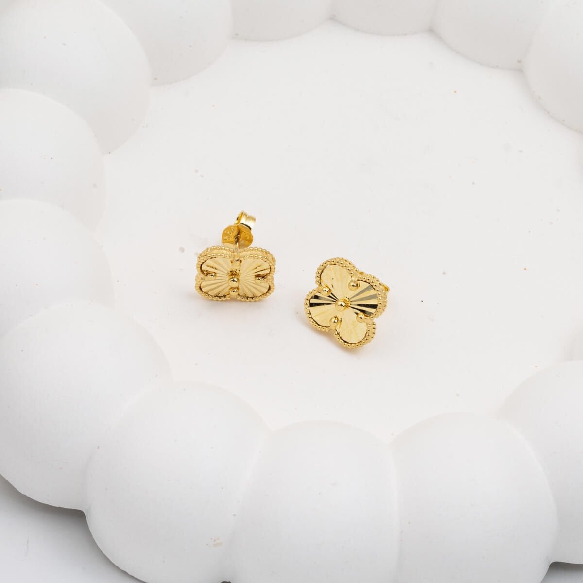 14K Yellow Gold Clover Medium Clip-On Earrings