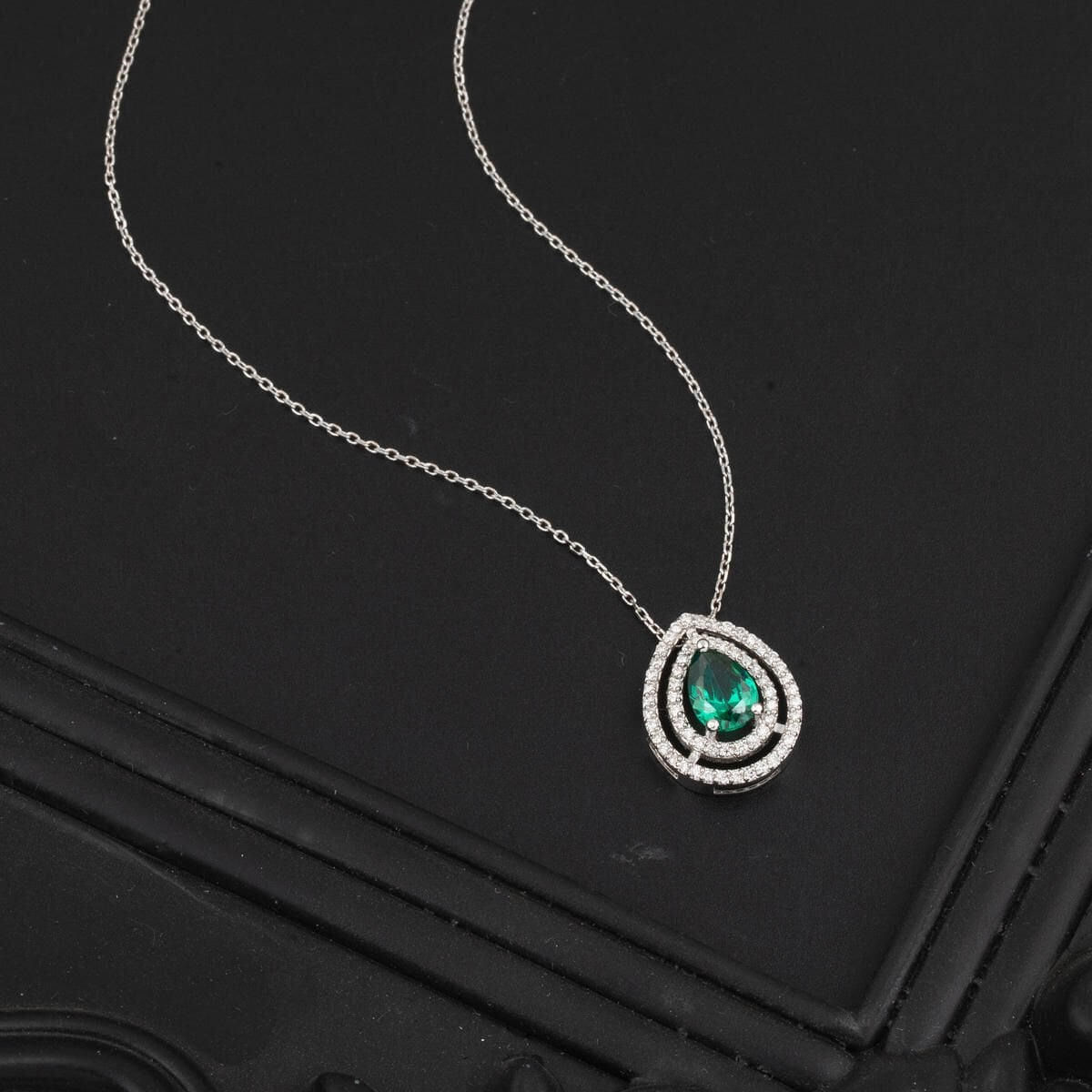 14K White Gold 0.20 Ct Diamond Emerald Necklace