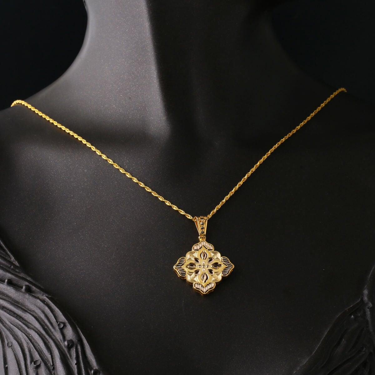 14K Yellow Gold Indian Style Engraved Necklace
