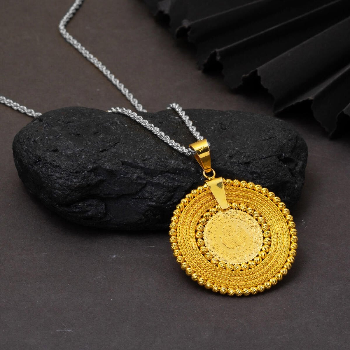 14K Yellow Gold Braided Quarter Coin Pendant
