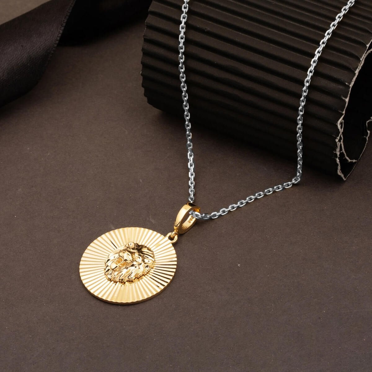 14K Yellow Gold Lion Head Medallion Pendant