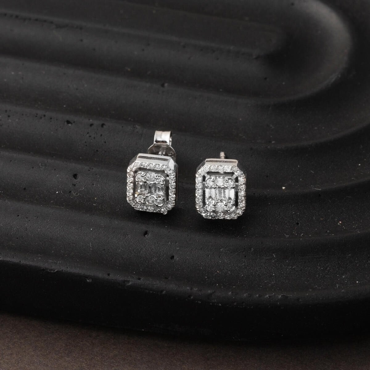 14K White Gold 0.50 Ct Baguette Diamond Earrings