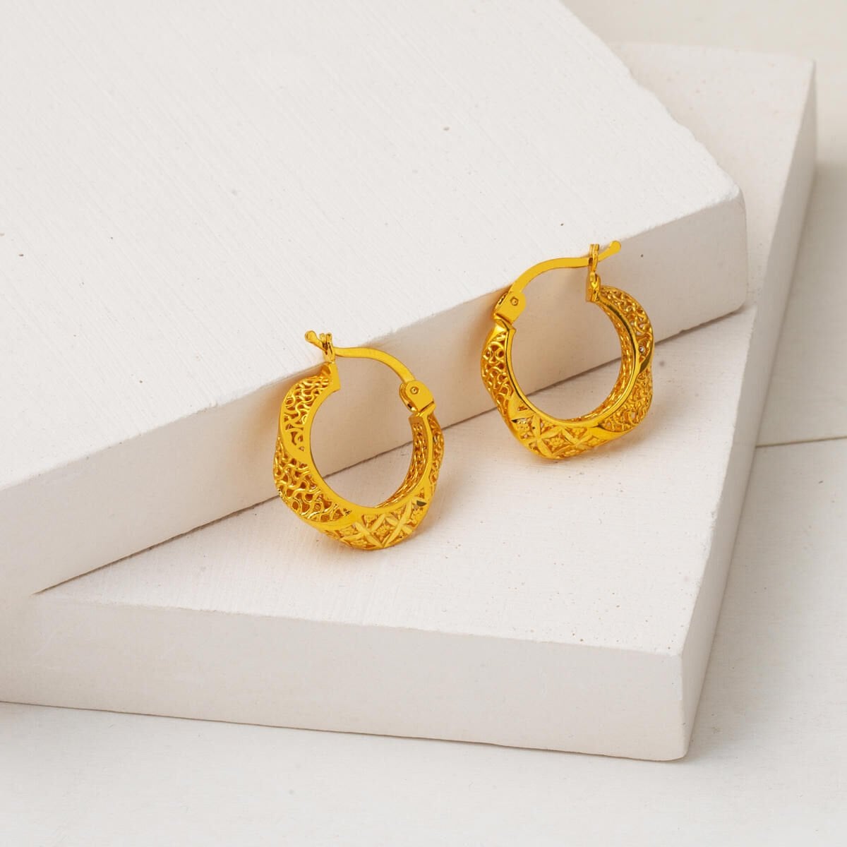 22K Yellow Gold Filigree Design Hoop Earrings