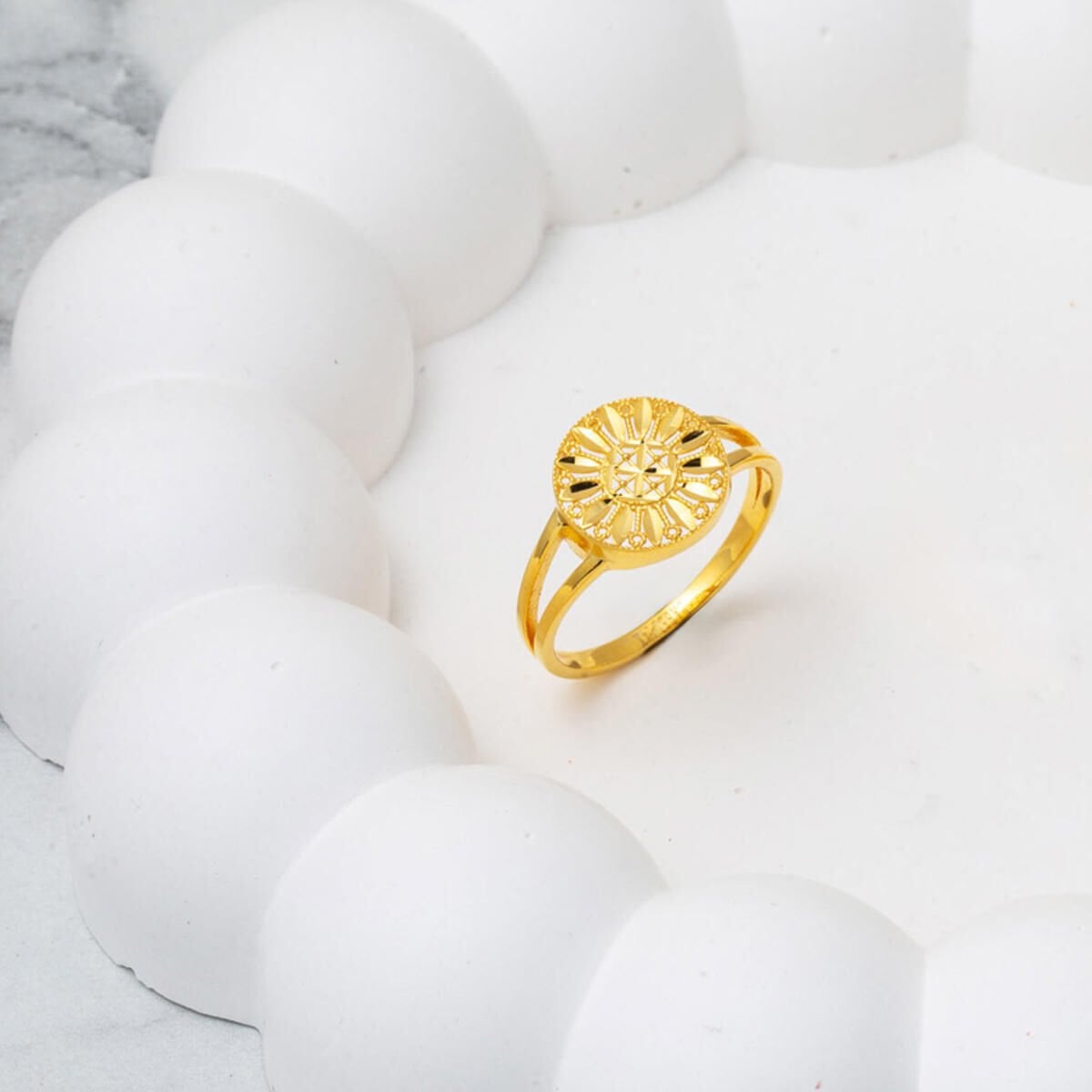 14K Yellow Gold Laurel Ring