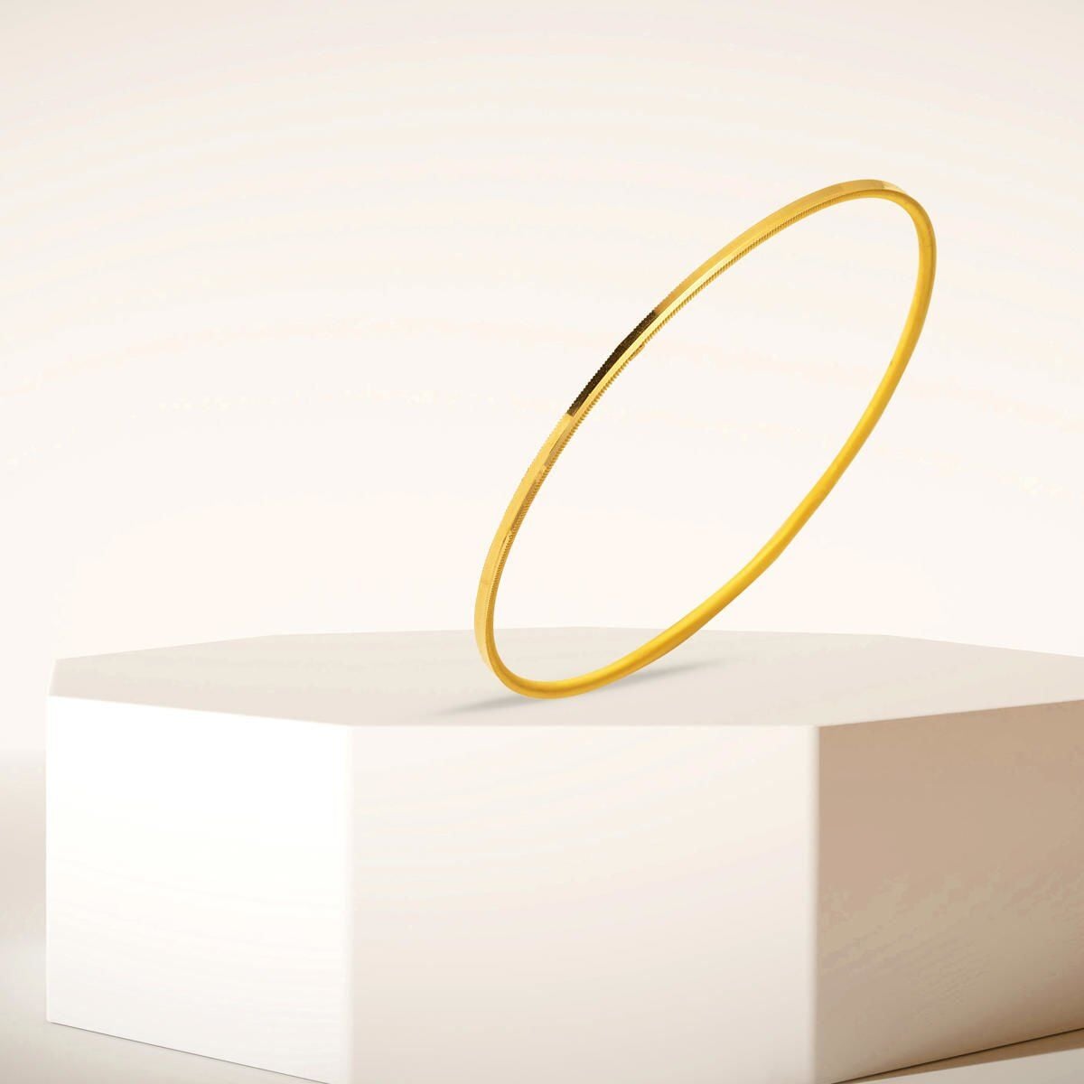 22K Yellow Gold Ajda Bangle (9 g)