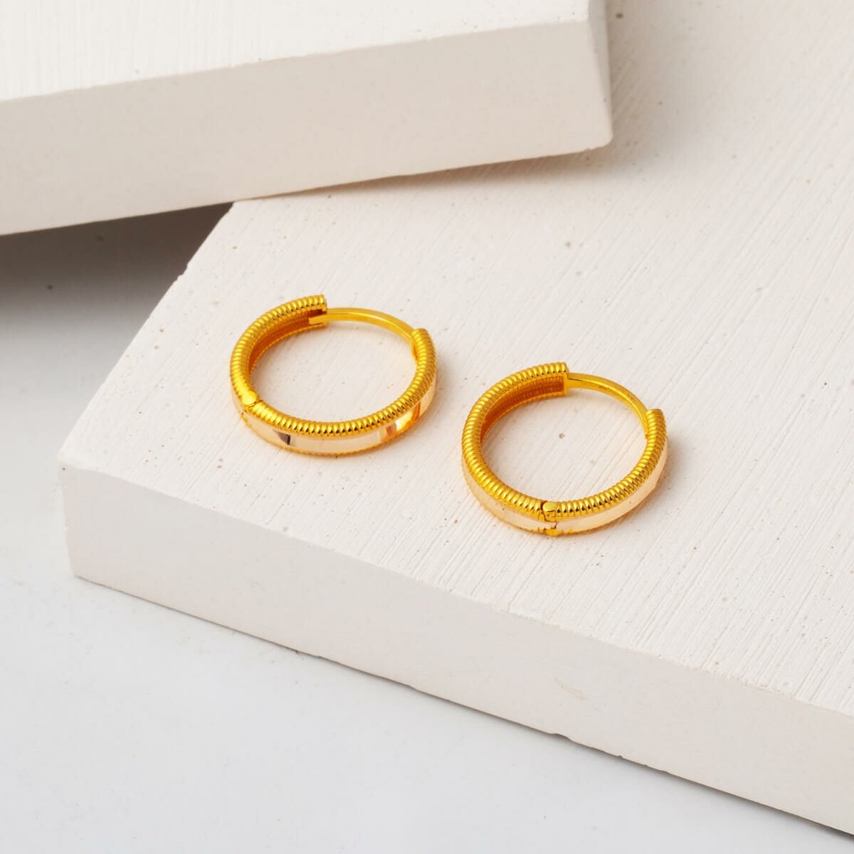 14K Yellow Gold Ajda 2 cm Diameter Hoop Earrings (3.9 g)