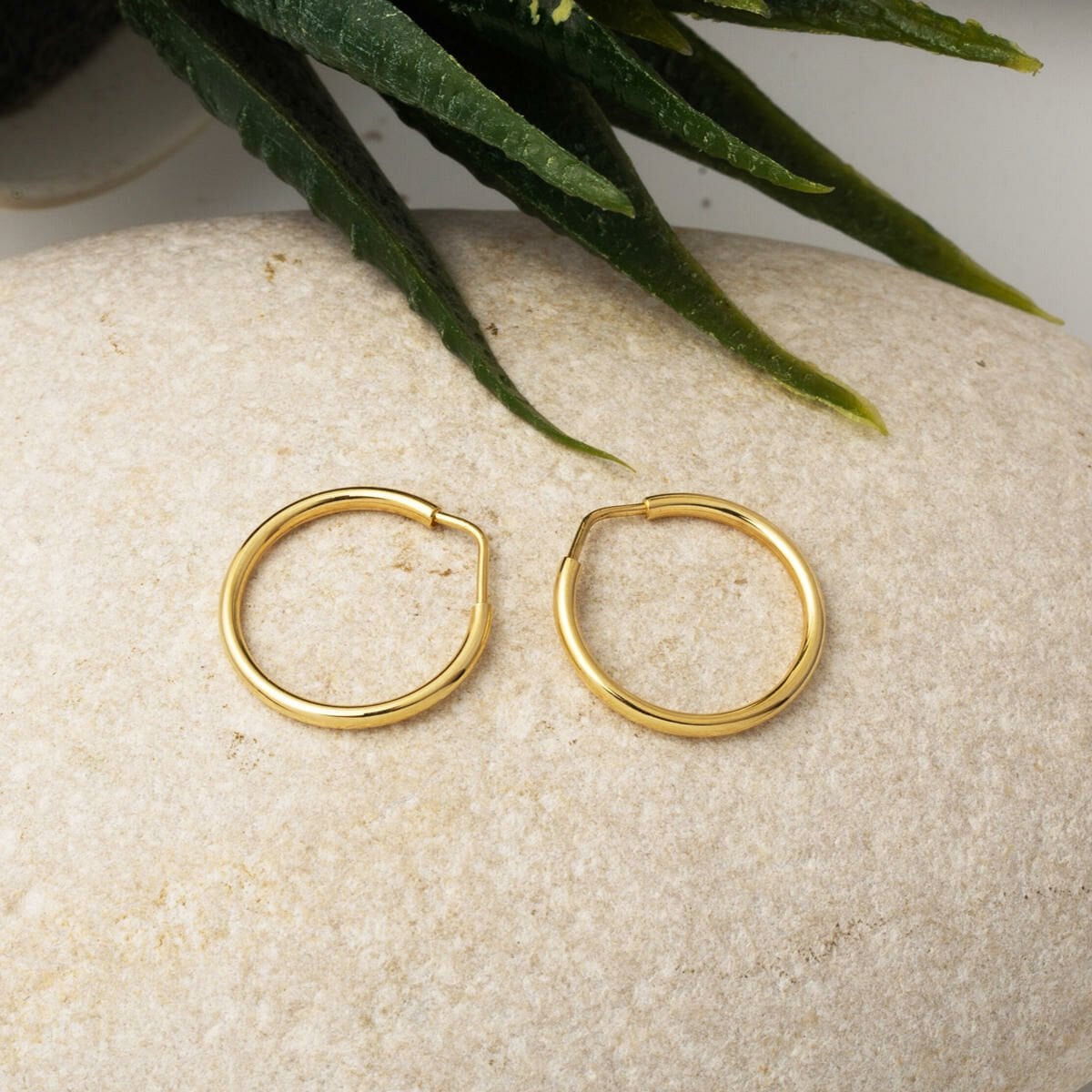 14K Yellow Gold 1.5 cm Diameter Hoop Earrings (1.1 g)