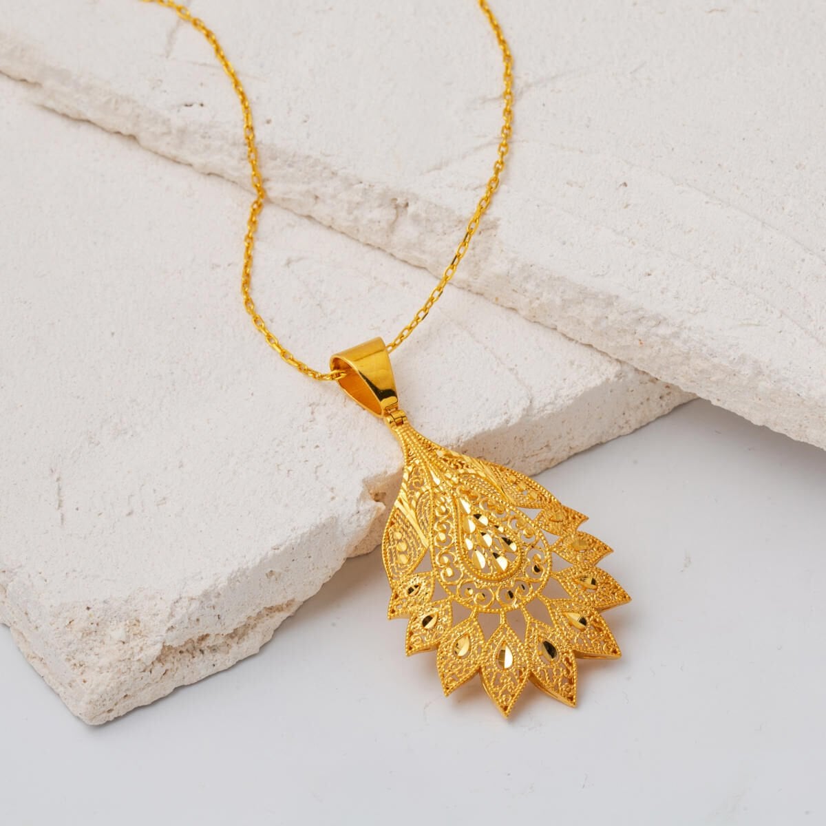 22K Yellow Gold Indian Style Motif Necklace