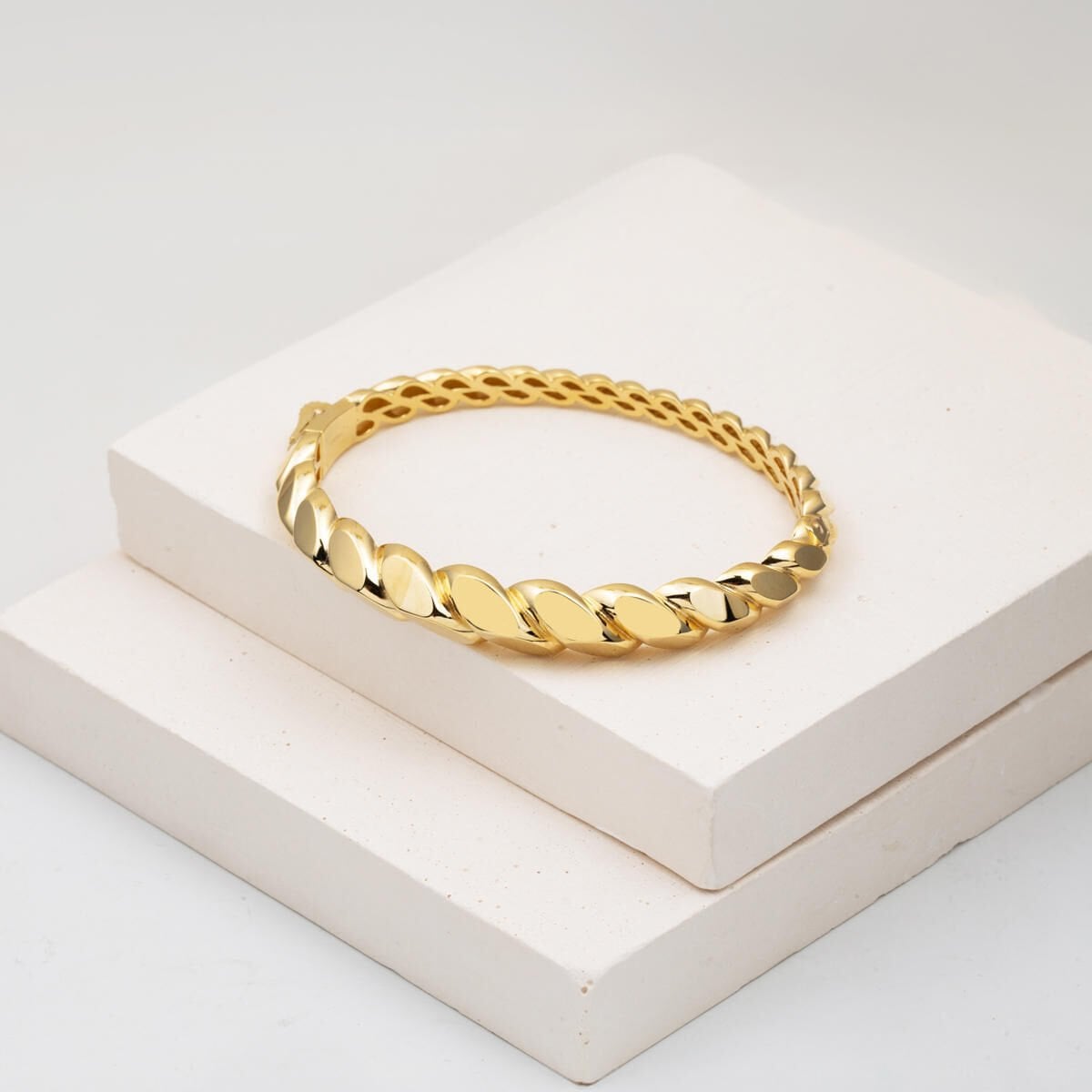14K Yellow Gold Curb Twisted Bangle