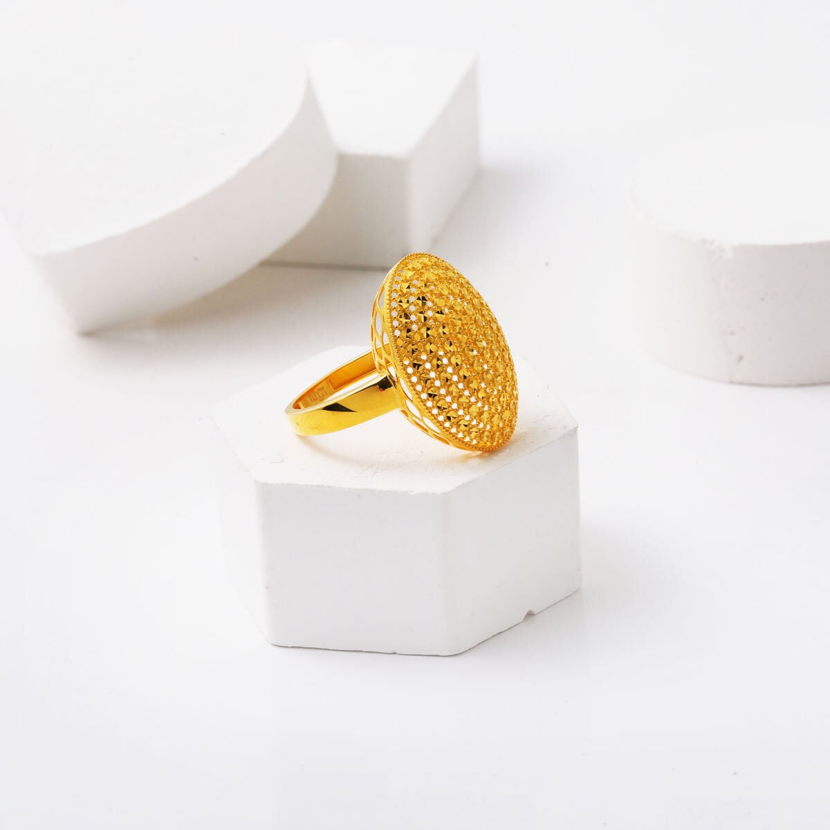 14K Yellow Gold Livia Oval Ring