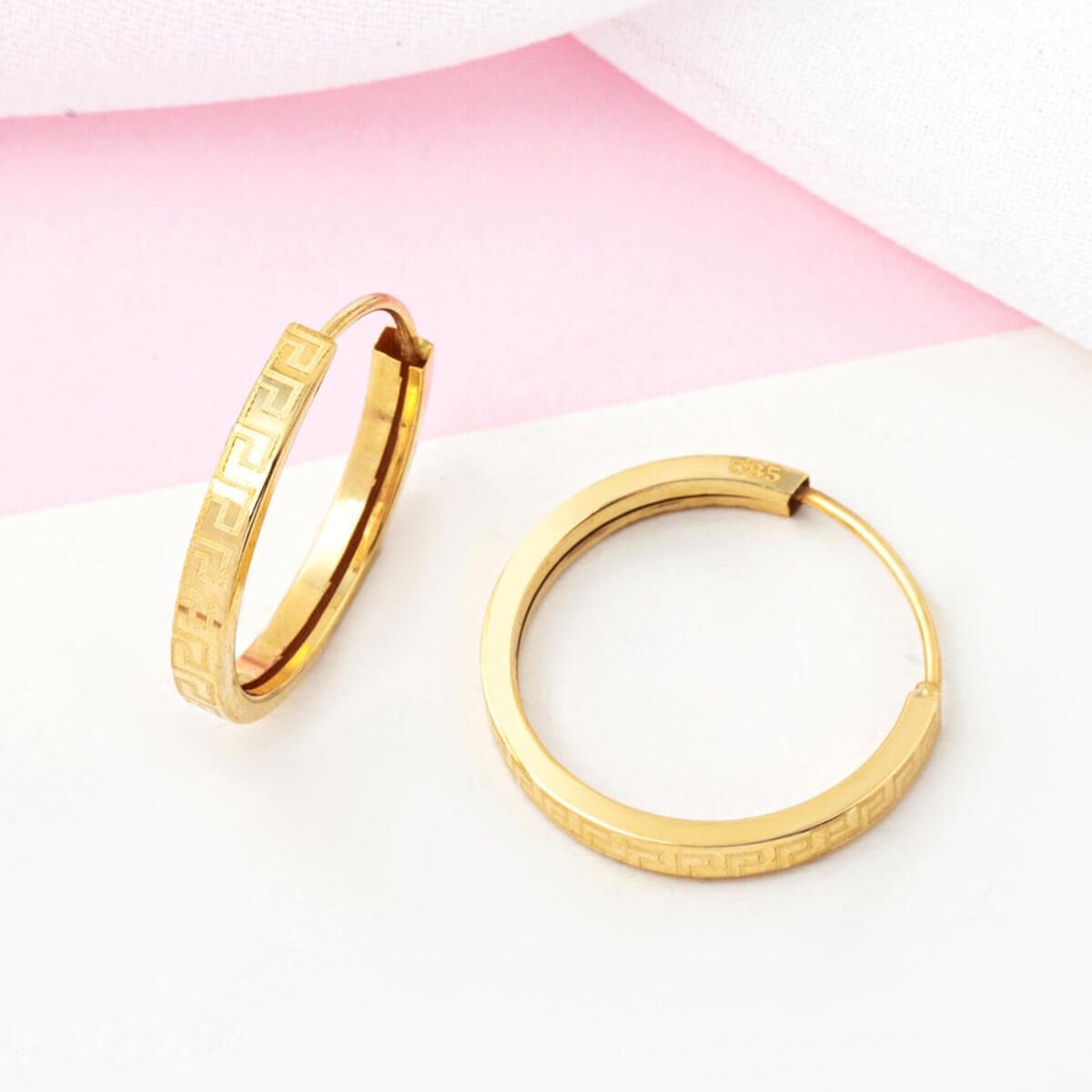 14K Yellow Gold Designer Inspired 3 cm Diameter Hoop Earrings (1.36 g)