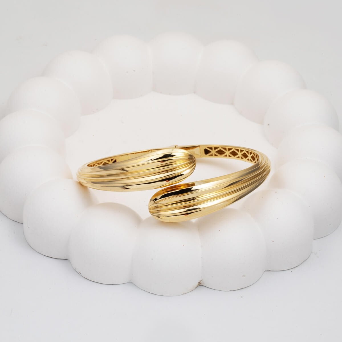 14K Yellow Gold Italian Design Hinged Cuff Bangle