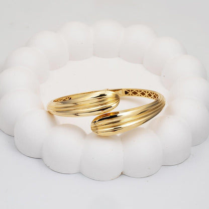 14K Yellow Gold Italian Design Hinged Cuff Bangle