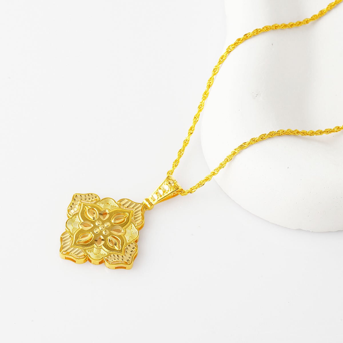 14K Yellow Gold Indian Style Engraved Necklace