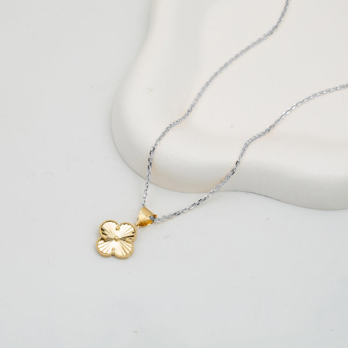 14K Yellow Gold Clover Medium Pendant