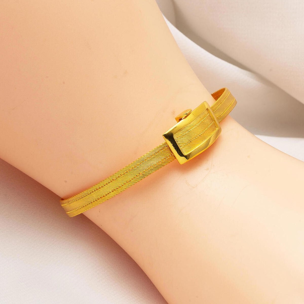 14K Yellow Gold Classic Buckle 3 Row Trabzon Mesh Set